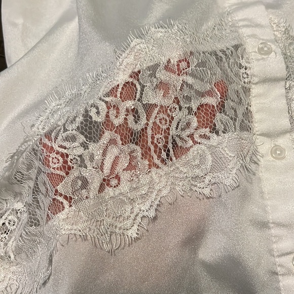 U2B White Lace Sheer Tank Top - Picture 4 of 4